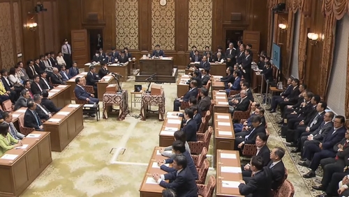 6/11(水)党首討論があり第1委員会室で傍聴しました。