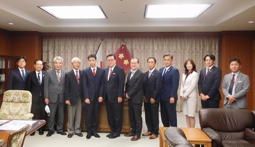 3/29(水)稲沢市議団創生会の有志の皆さん上京2日目、防衛省で副大臣からレクチャーを受けました。国土交通委員会に出席。