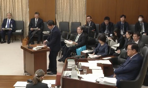 5/28(水)厚生労働委員会で与党理事として委員長の代理を務める。
